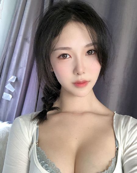 漂亮的保姆 在线_全集电影手机在线观看